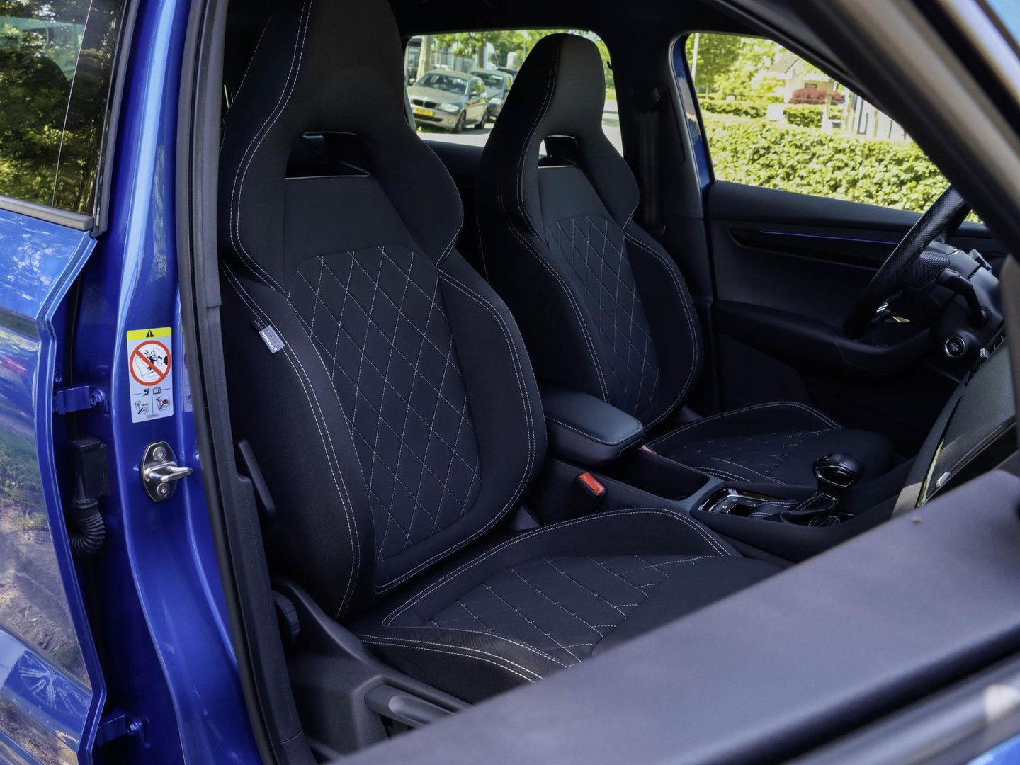 Škoda Karoq 1.5 TSI ACT Sportline 150PK DSG Camera Navi Stoel/Stuurverw. Race Blue 19 inch