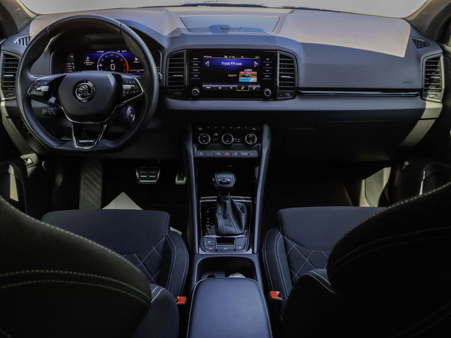 Škoda Karoq 1.5 TSI ACT Sportline 150PK DSG Camera Navi Stoel/Stuurverw. Race Blue 19 inch