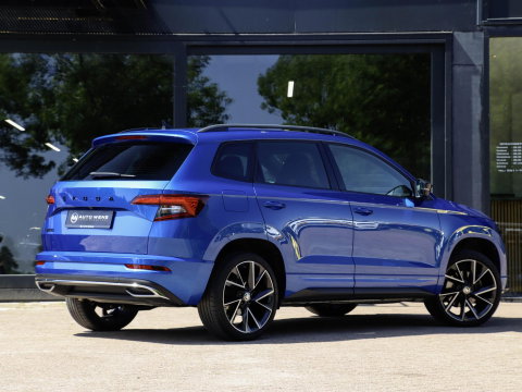 Škoda Karoq 1.5 TSI ACT Sportline 150PK DSG Camera Navi Stoel/Stuurverw. Race Blue 19 inch