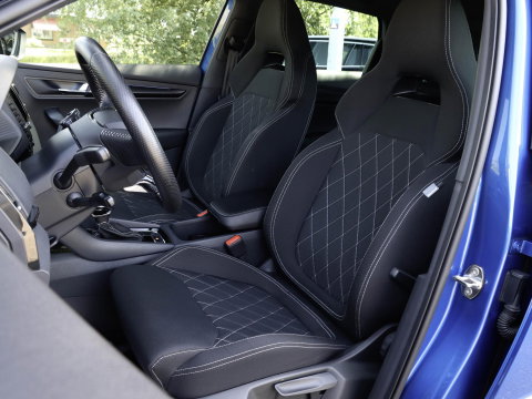 Škoda Karoq 1.5 TSI ACT Sportline 150PK DSG Camera Navi Stoel/Stuurverw. Race Blue 19 inch