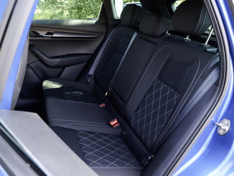 Škoda Karoq 1.5 TSI ACT Sportline 150PK DSG Camera Navi Stoel/Stuurverw. Race Blue 19 inch