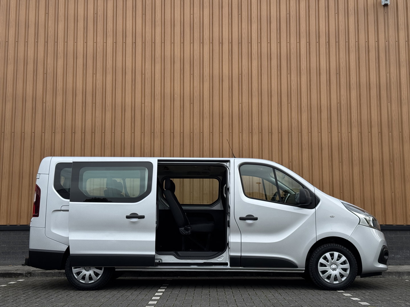 Renault Trafic Passenger 1.6 dCi Grand Authentique Energy | Marge |  Airconditioning | Radio | Navigatie | Cruise Control | Bluetooth | Stop & Go | Multifunctioneel Stuurwiel |
