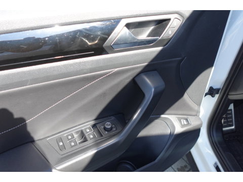 Volkswagen T-Roc 1.5 TSI R-Line PANO KEYLESS CAM