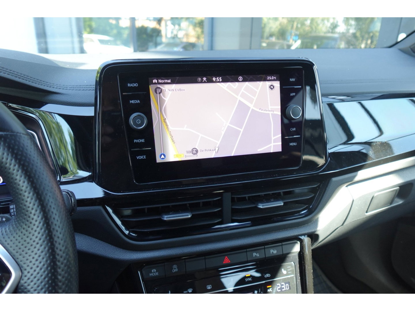 Volkswagen T-Roc 1.5 TSI R-Line PANO KEYLESS CAM