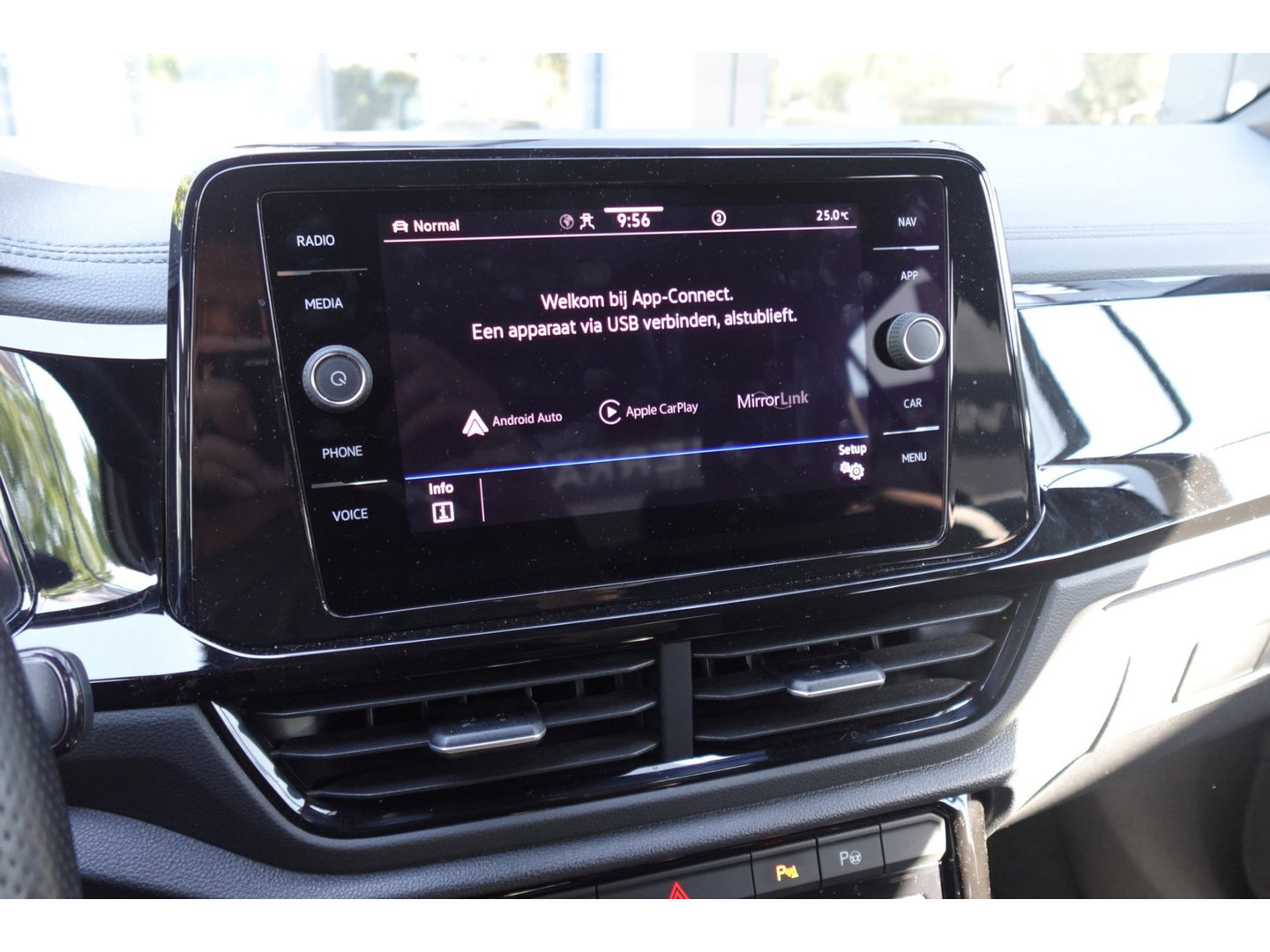 Volkswagen T-Roc 1.5 TSI R-Line PANO KEYLESS CAM