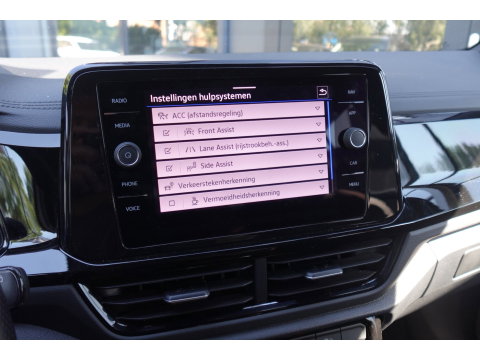 Volkswagen T-Roc 1.5 TSI R-Line PANO KEYLESS CAM