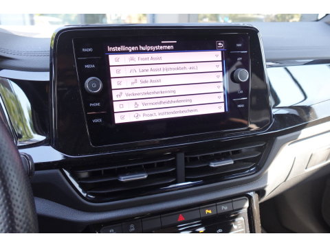 Volkswagen T-Roc 1.5 TSI R-Line PANO KEYLESS CAM