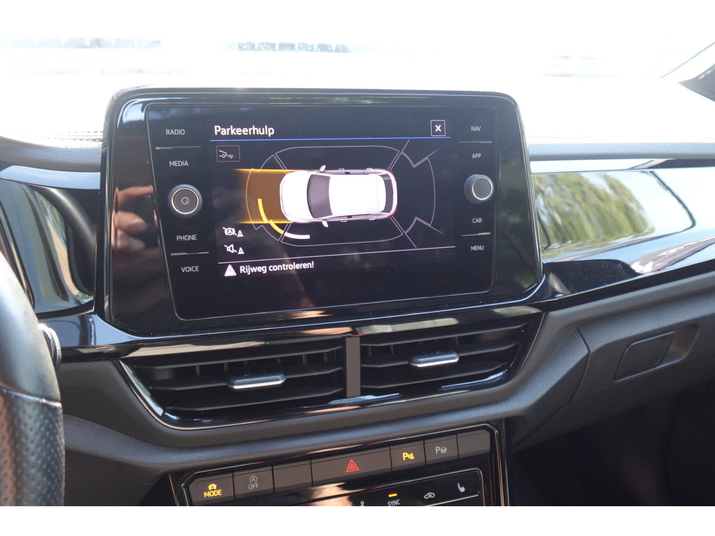 Volkswagen T-Roc 1.5 TSI R-Line PANO KEYLESS CAM