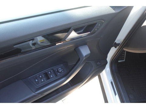 Volkswagen T-Roc 1.5 TSI R-Line PANO KEYLESS CAM