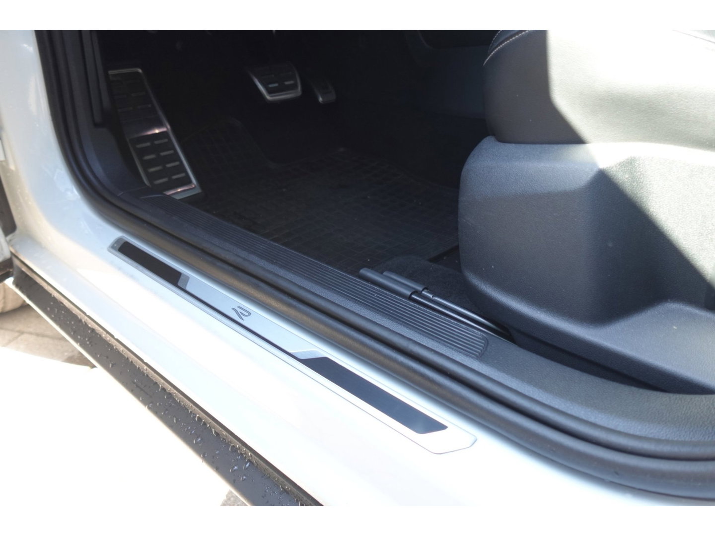 Volkswagen T-Roc 1.5 TSI R-Line PANO KEYLESS CAM
