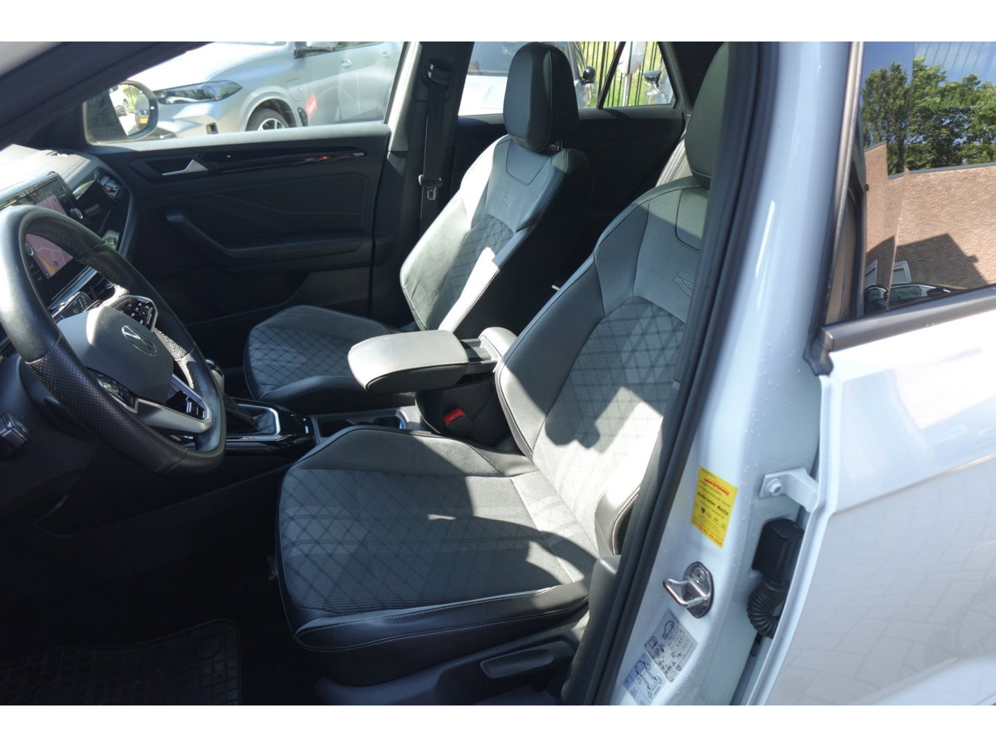 Volkswagen T-Roc 1.5 TSI R-Line PANO KEYLESS CAM