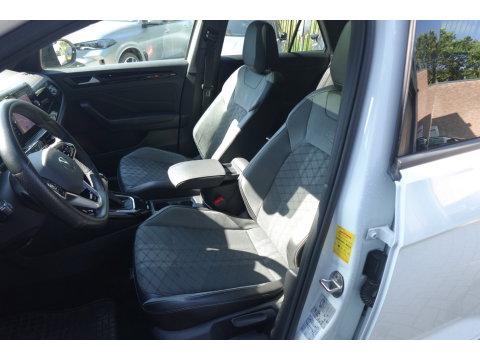 Volkswagen T-Roc 1.5 TSI R-Line PANO KEYLESS CAM