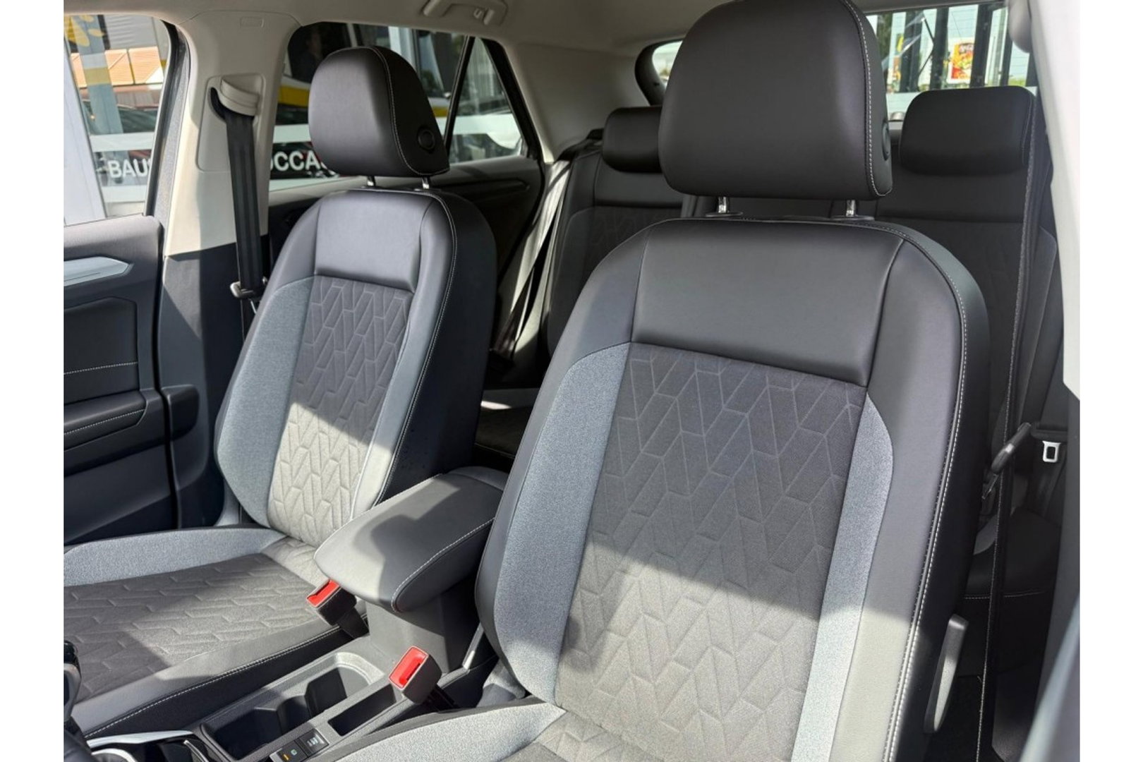 Volkswagen T-Roc 1.0 TSI GOAL EDITION AIRCO NAVI PDC LMV STOELVW.