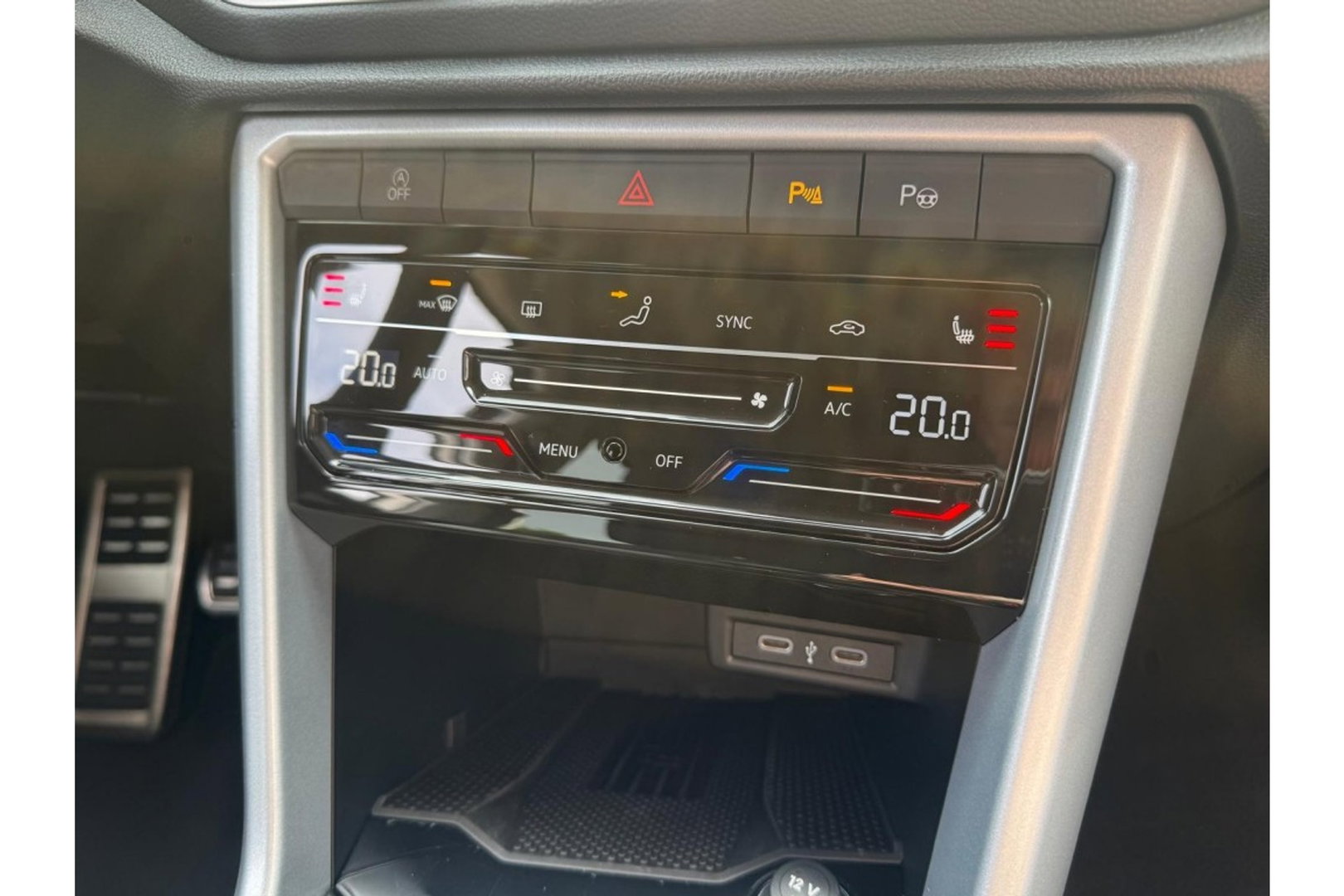 Volkswagen T-Roc 1.0 TSI GOAL EDITION AIRCO NAVI PDC LMV STOELVW.