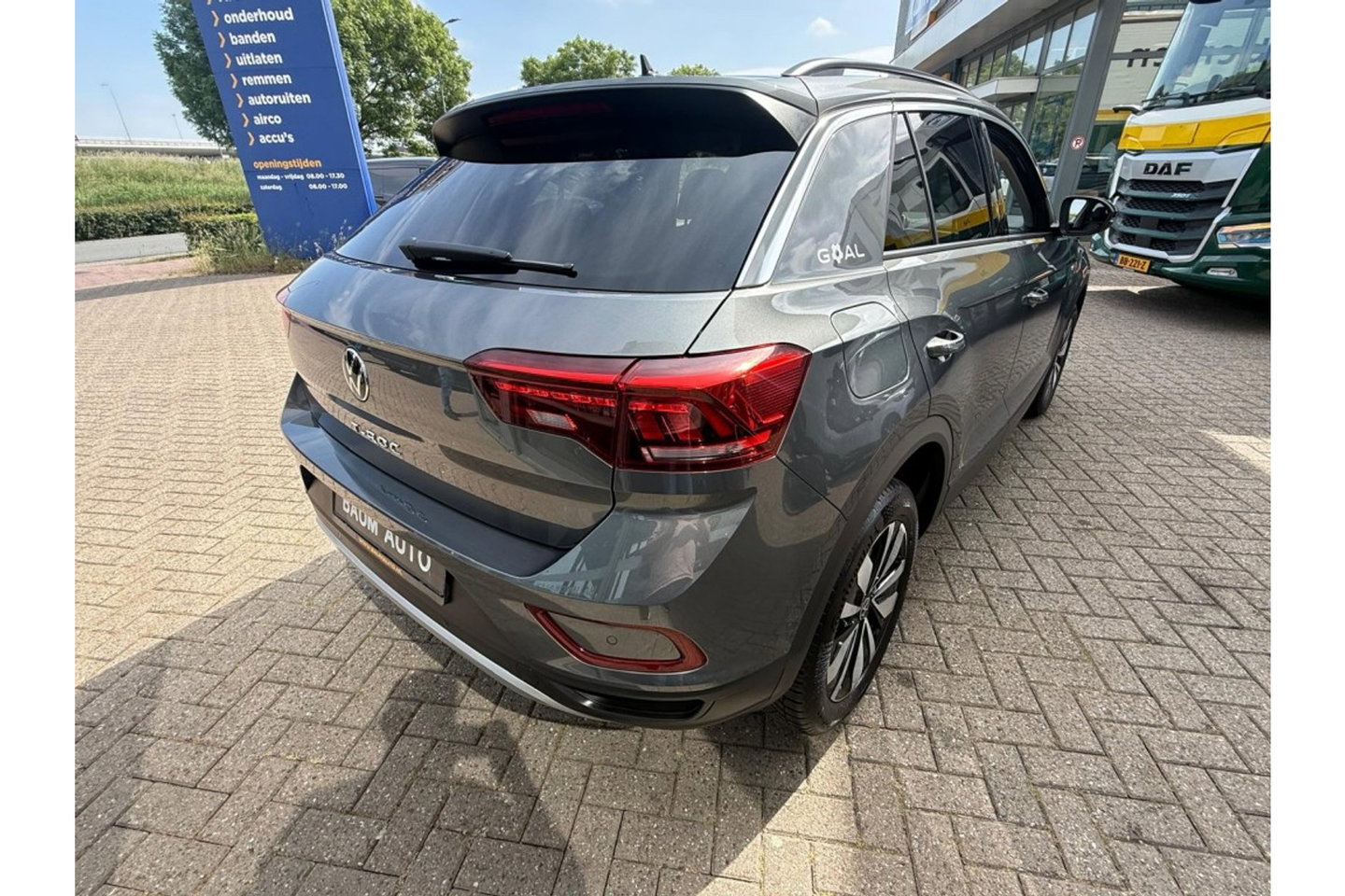 Volkswagen T-Roc 1.0 TSI GOAL EDITION AIRCO NAVI PDC LMV STOELVW.