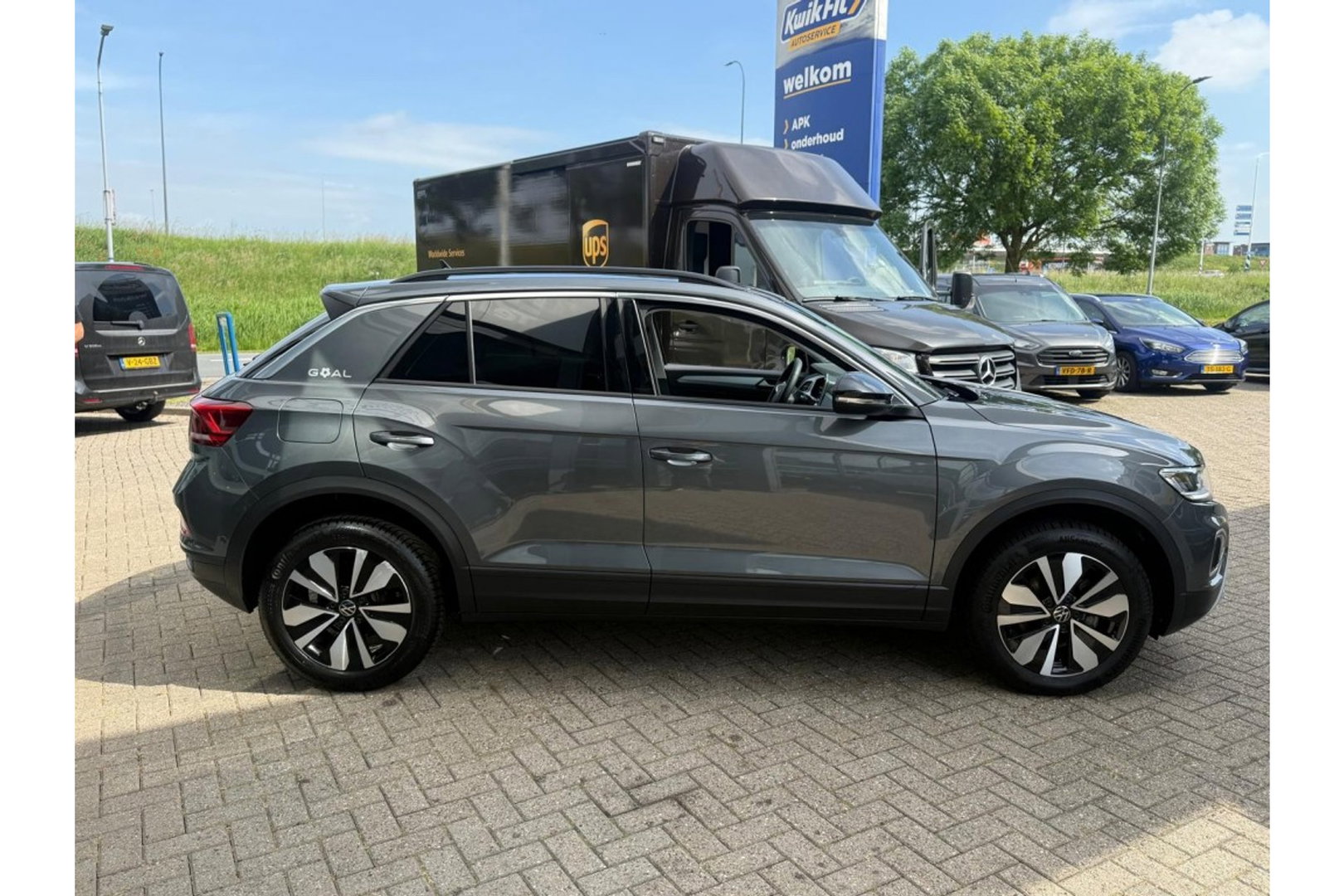 Volkswagen T-Roc 1.0 TSI GOAL EDITION AIRCO NAVI PDC LMV STOELVW.