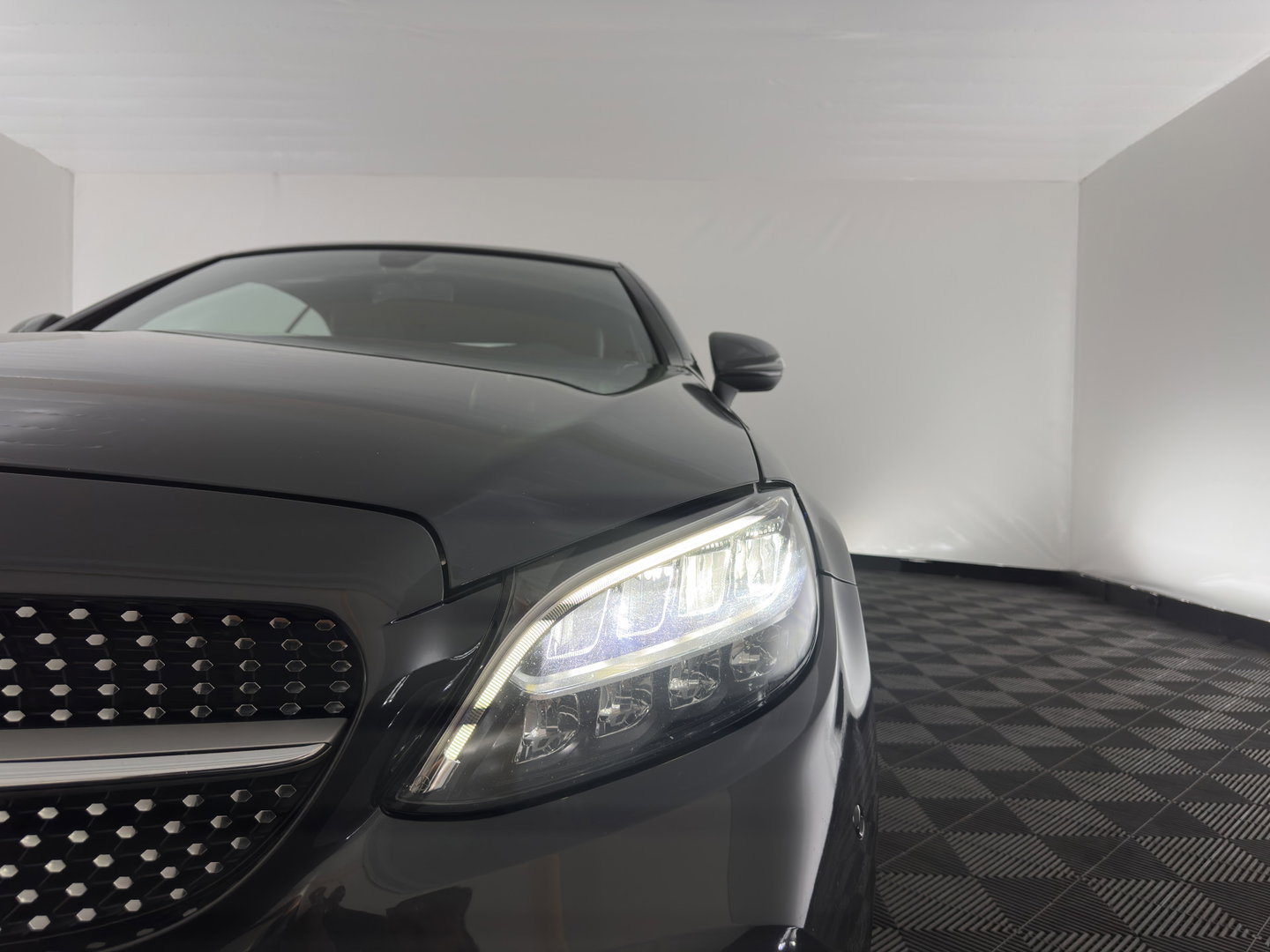 Mercedes-Benz C-Klasse Cabrio 200 AMG Line (INCL-BTW) Aut. *LEATHER-MICROFIBRE | FULL-LED | HEATED-SPORTSEATS | KEYLESS | AIRSCARF | NAVI-FULLMAP | DAB | CAMERA | AMBIENTLIGHT | AIRCAP | ECC | PDC | CRUISE | DRAFT-STOP | 18''ALU