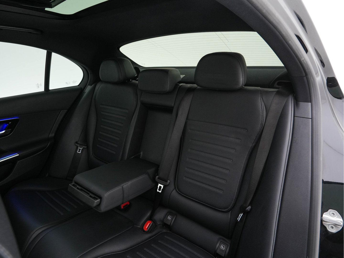 Mercedes-Benz C-Klasse 180 AMG Line MHEV (INCL-BTW) *PANO | LEATHER | FULL-LED | DIGI-COCKPIT | HEATED-SPORTSEATS | BLINDSPOT | CAMERA | DAB | AMBIENTLIGHT | SHIFTPADDLES | PRIVACY-GLASS | ECC | PDC | CRUISE | CARPLAY | CARBON-INLAY