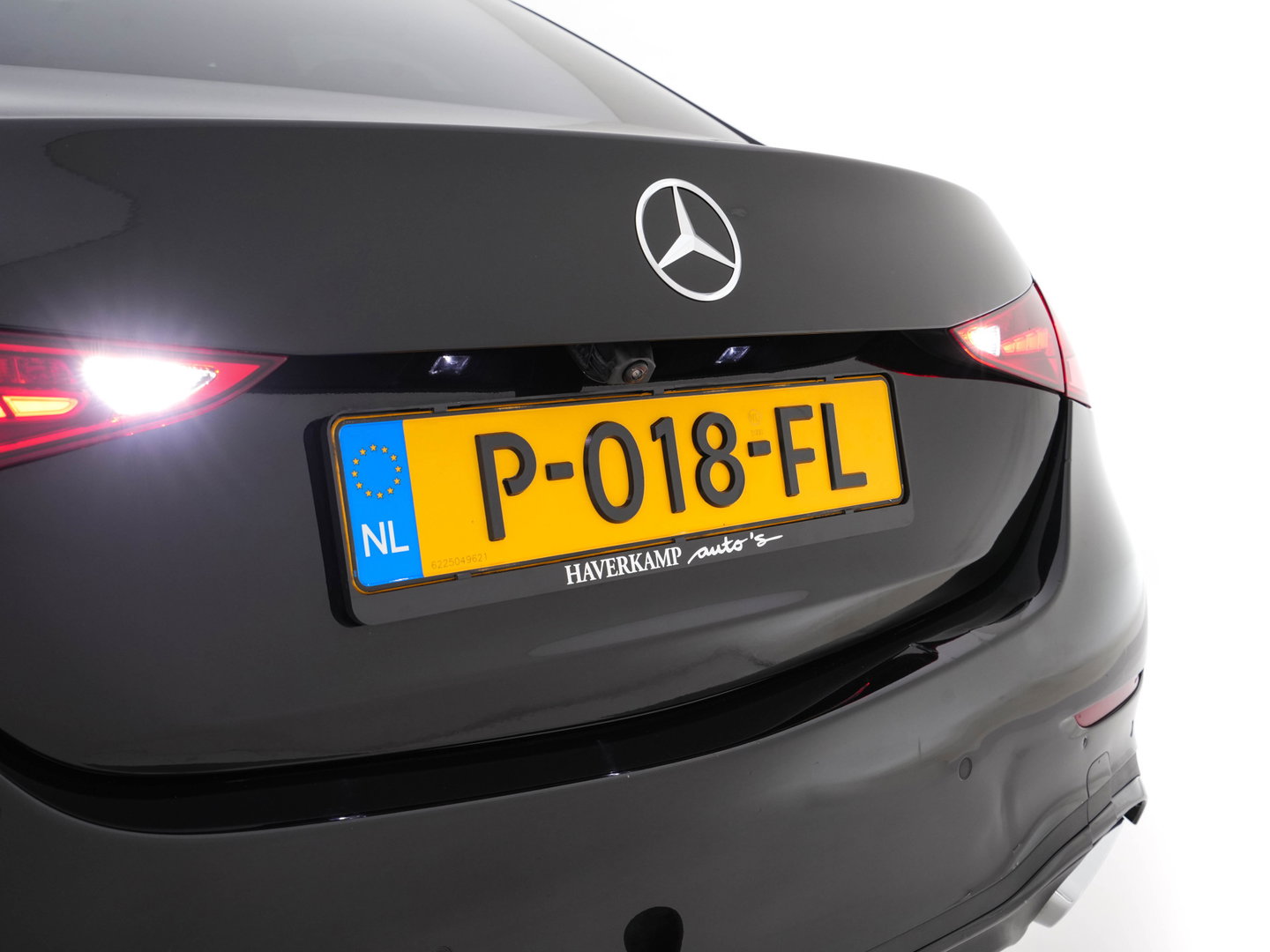 Mercedes-Benz C-Klasse 180 AMG Line MHEV (INCL-BTW) *PANO | LEATHER | FULL-LED | DIGI-COCKPIT | HEATED-SPORTSEATS | BLINDSPOT | CAMERA | DAB | AMBIENTLIGHT | SHIFTPADDLES | PRIVACY-GLASS | ECC | PDC | CRUISE | CARPLAY | CARBON-INLAY