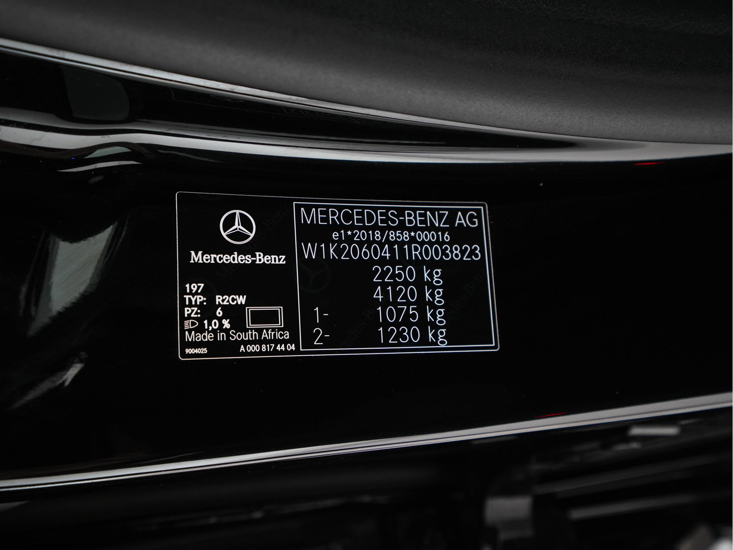 Mercedes-Benz C-Klasse 180 AMG Line MHEV (INCL-BTW) *PANO | LEATHER | FULL-LED | DIGI-COCKPIT | HEATED-SPORTSEATS | BLINDSPOT | CAMERA | DAB | AMBIENTLIGHT | SHIFTPADDLES | PRIVACY-GLASS | ECC | PDC | CRUISE | CARPLAY | CARBON-INLAY