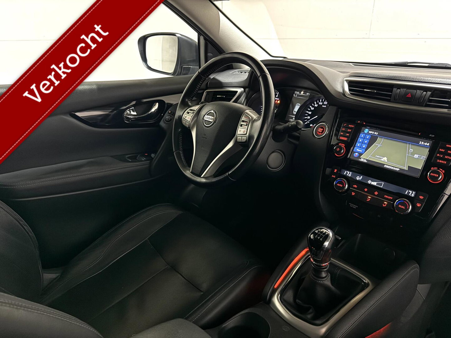 Nissan QASHQAI 1.6 Pano Camera Leer Trekh. Stoelv. NAP