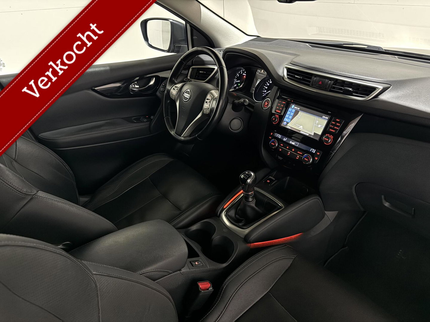 Nissan QASHQAI 1.6 Pano Camera Leer Trekh. Stoelv. NAP