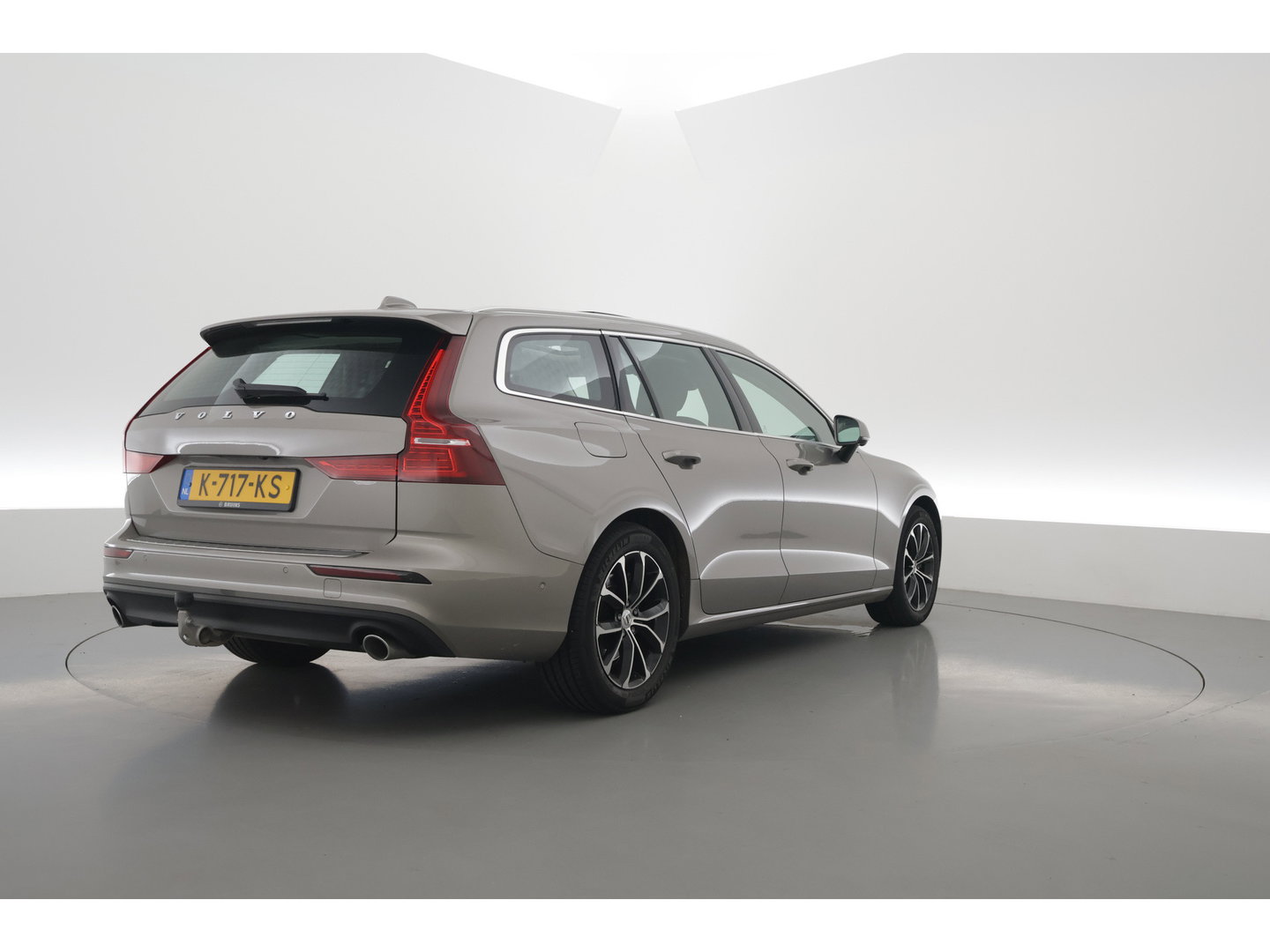 Volvo V60 2.0 B3 Business Pro | Pano-dak | Trekhaak | 360 camera | Prijs rijklaar | Adap. Cruise | Dodehoek (Blis) |
