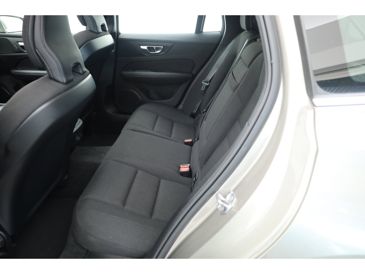 Volvo V60 2.0 B3 Business Pro | Pano-dak | Trekhaak | 360 camera | Prijs rijklaar | Adap. Cruise | Dodehoek (Blis) |