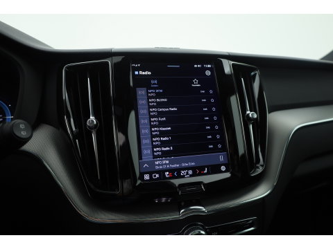 Volvo XC60 2.0 T8 455 PK Plug-in hybrid AWD Plus Dark | Luchtvering | Sport stoelen | 360 camera | Zwarte hemel | 21 inch | Adap. cruise |