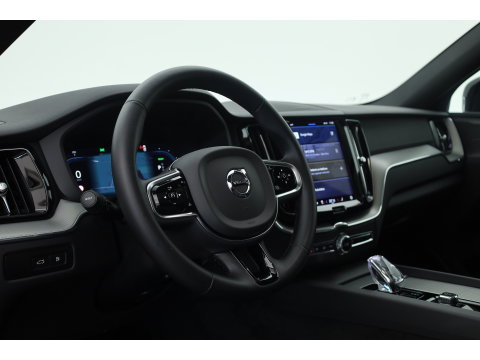 Volvo XC60 2.0 T8 455 PK Plug-in hybrid AWD Plus Dark | Luchtvering | Sport stoelen | 360 camera | Zwarte hemel | 21 inch | Adap. cruise |