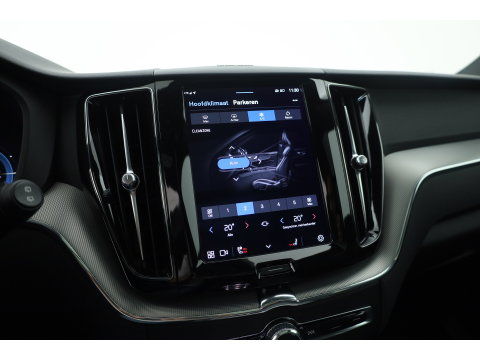 Volvo XC60 2.0 T8 455 PK Plug-in hybrid AWD Plus Dark | Luchtvering | Sport stoelen | 360 camera | Zwarte hemel | 21 inch | Adap. cruise |