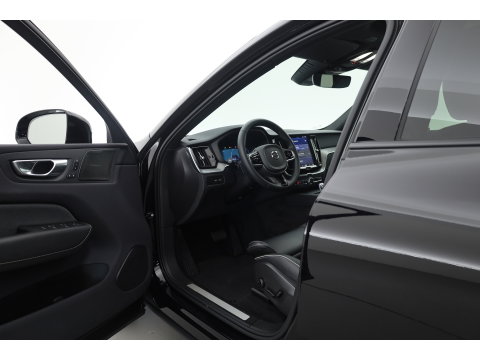 Volvo XC60 2.0 T8 455 PK Plug-in hybrid AWD Plus Dark | Luchtvering | Sport stoelen | 360 camera | Zwarte hemel | 21 inch | Adap. cruise |