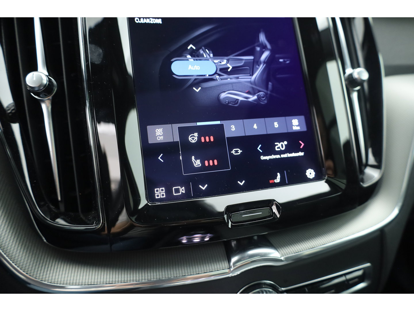 Volvo XC60 2.0 T8 455 PK Plug-in hybrid AWD Plus Dark | Luchtvering | Sport stoelen | 360 camera | Zwarte hemel | 21 inch | Adap. cruise |