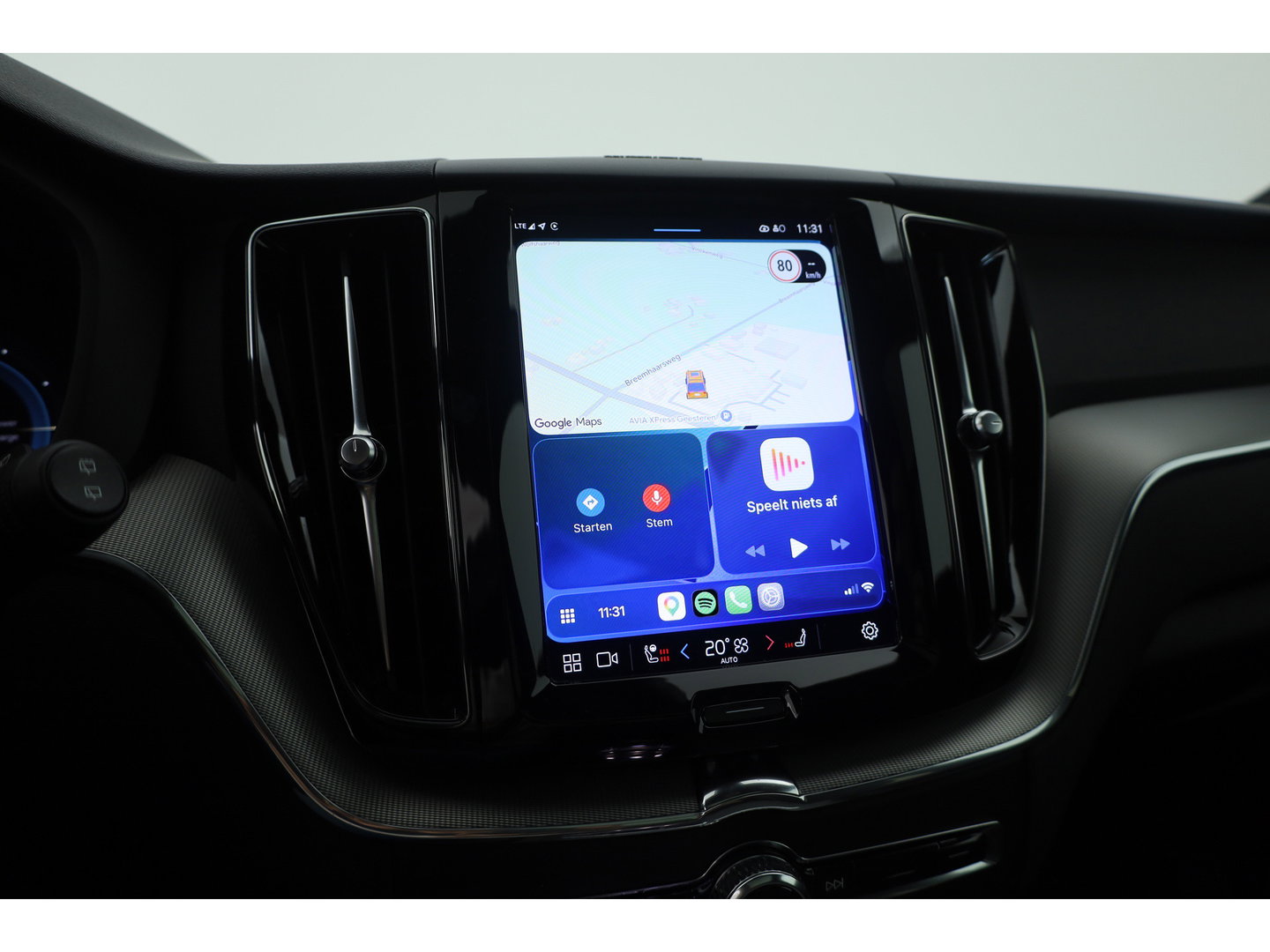 Volvo XC60 2.0 T8 455 PK Plug-in hybrid AWD Plus Dark | Luchtvering | Sport stoelen | 360 camera | Zwarte hemel | 21 inch | Adap. cruise |