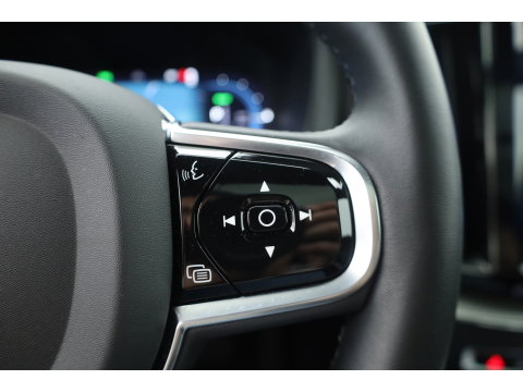 Volvo XC60 2.0 T8 455 PK Plug-in hybrid AWD Plus Dark | Luchtvering | Sport stoelen | 360 camera | Zwarte hemel | 21 inch | Adap. cruise |