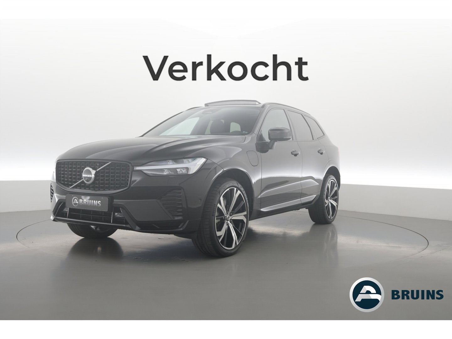 Volvo XC60 2.0 T8 455 PK Plug-in hybrid AWD Plus Dark | Luchtvering | Sport stoelen | 360 camera | Zwarte hemel | 21 inch | Adap. cruise |