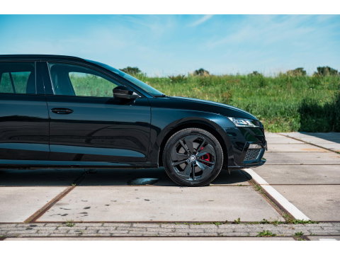 Škoda Octavia Combi 1.4 TSI RS iV | PANO | ALCANTARA SPORT COMFORT STOELEN