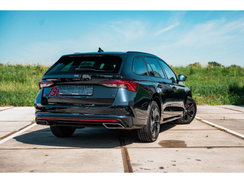Škoda Octavia Combi 1.4 TSI RS iV | PANO | ALCANTARA SPORT COMFORT STOELEN