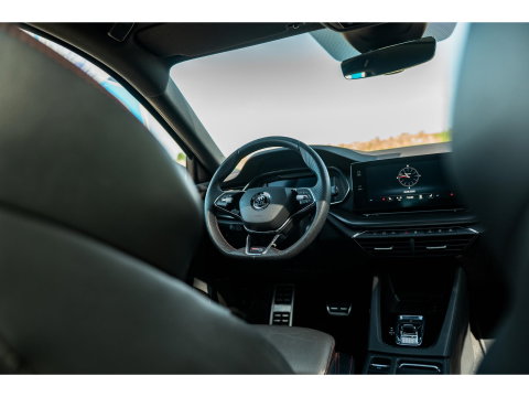 Škoda Octavia Combi 1.4 TSI RS iV | PANO | ALCANTARA SPORT COMFORT STOELEN