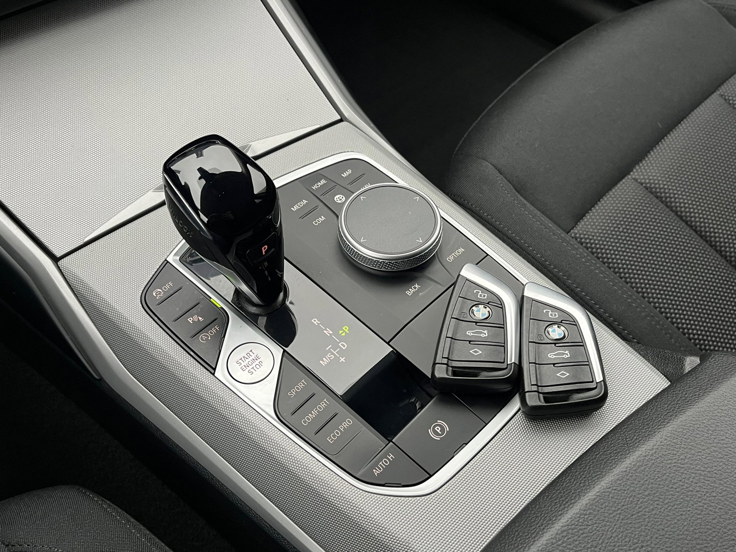BMW 3 Serie Touring 318i Business|Carplay|Pdc|Cruise Control|Virtual Cockpit|NL-Auto|156PK
