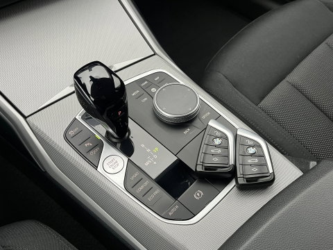 BMW 3 Serie Touring 318i Business|Carplay|Pdc|Cruise Control|Virtual Cockpit|NL-Auto|156PK