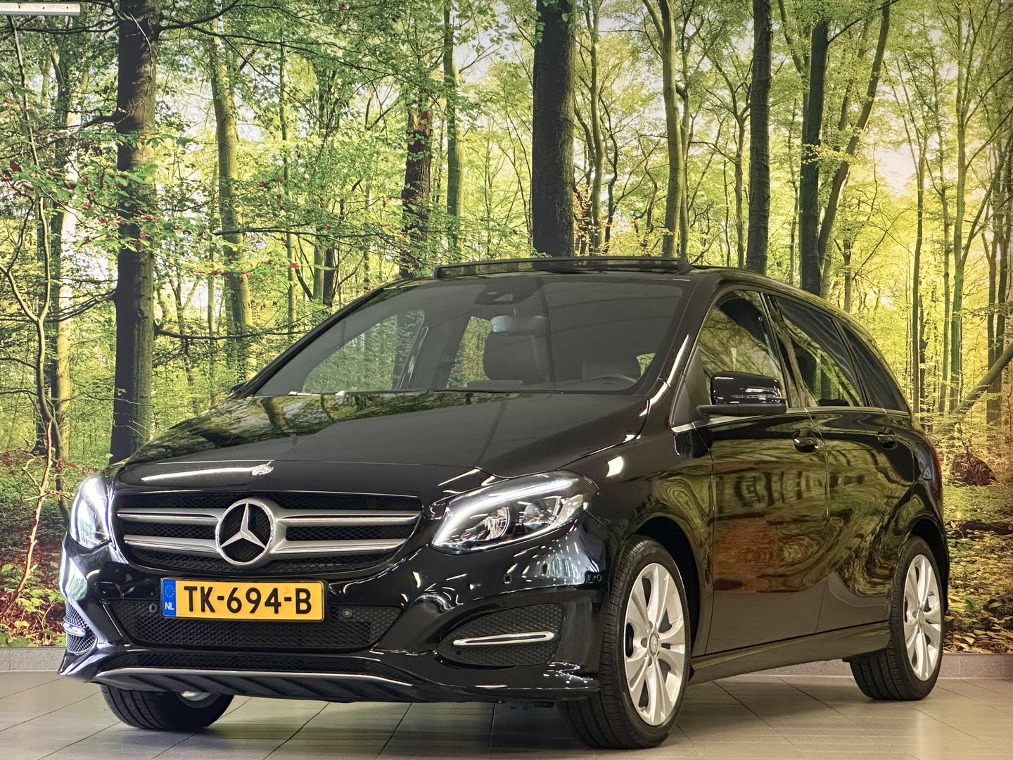 Mercedes-Benz B-Klasse 180 Prestige | Panoramadak | Cruise Control | Parkeersensoren | Stoelverwarming | LED | Isofix |