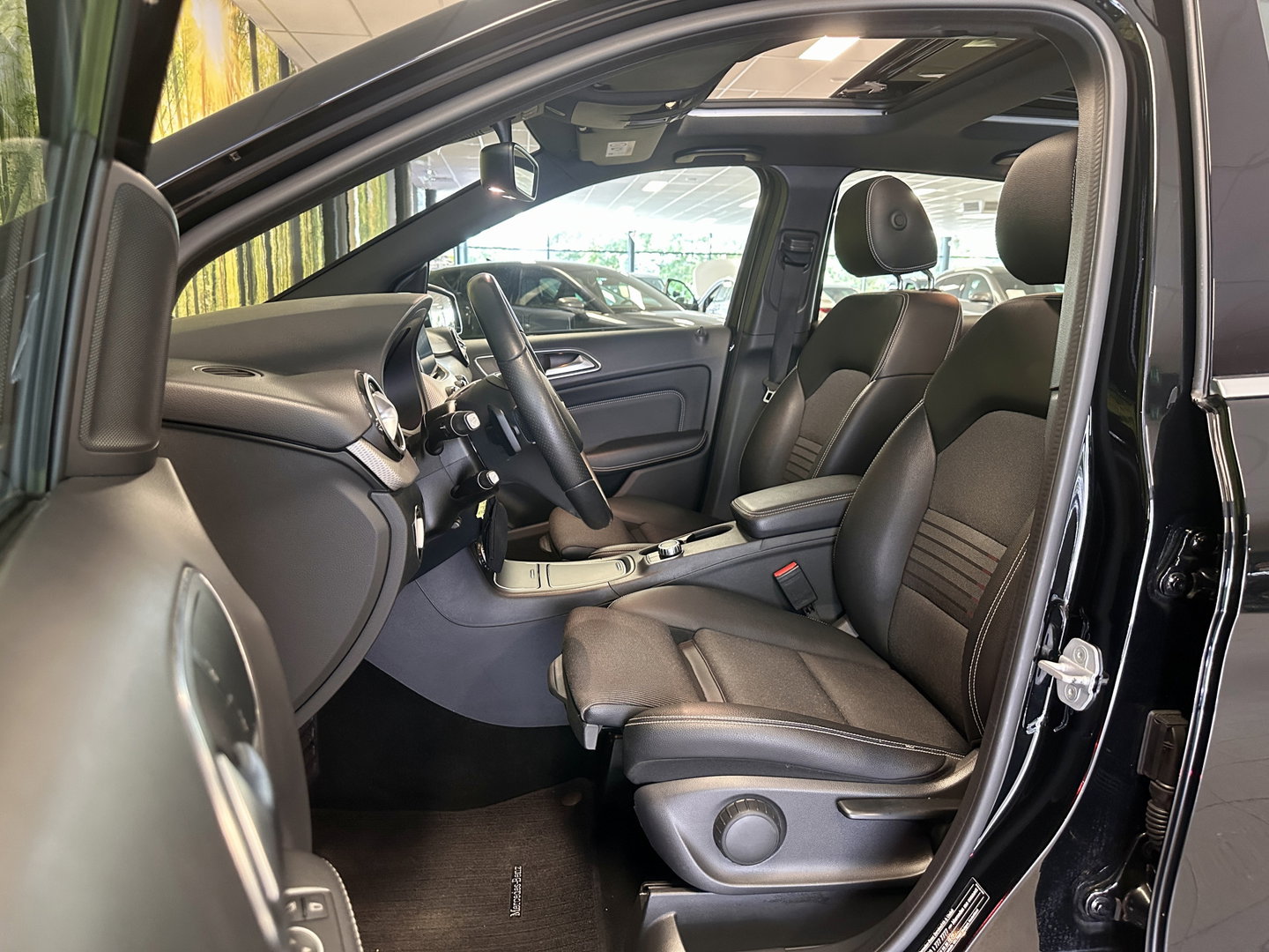 Mercedes-Benz B-Klasse 180 Prestige | Panoramadak | Cruise Control | Parkeersensoren | Stoelverwarming | LED | Isofix |