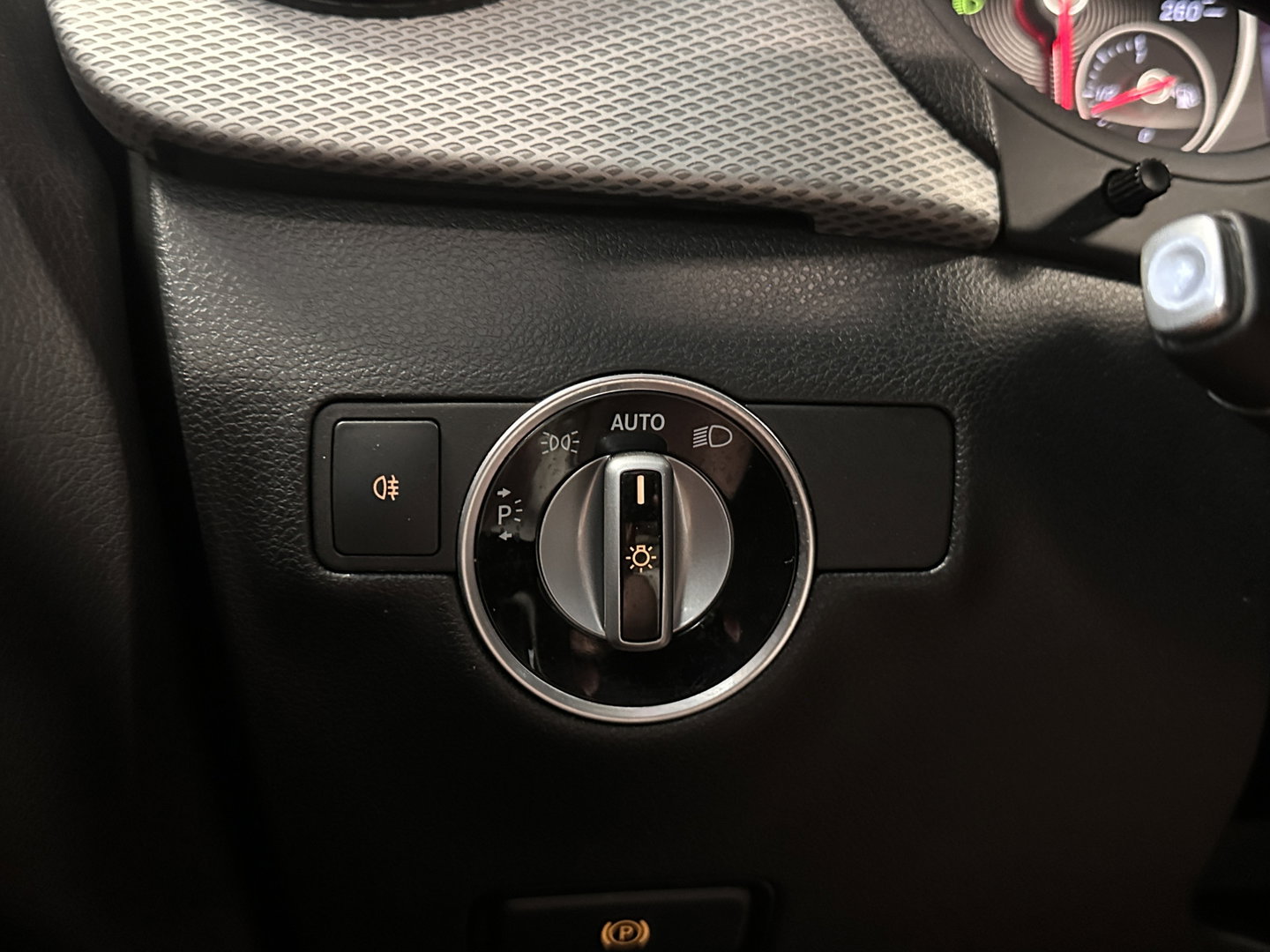 Mercedes-Benz B-Klasse 180 Prestige | Panoramadak | Cruise Control | Parkeersensoren | Stoelverwarming | LED | Isofix |