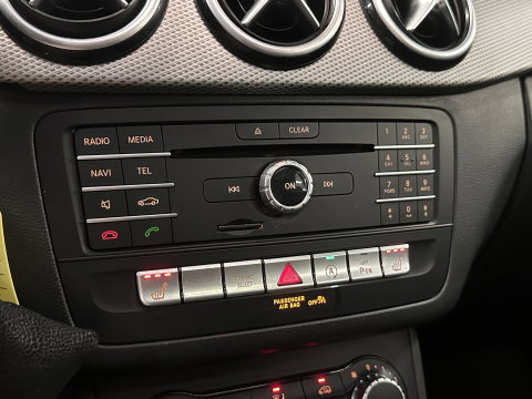 Mercedes-Benz B-Klasse 180 Prestige | Panoramadak | Cruise Control | Parkeersensoren | Stoelverwarming | LED | Isofix |