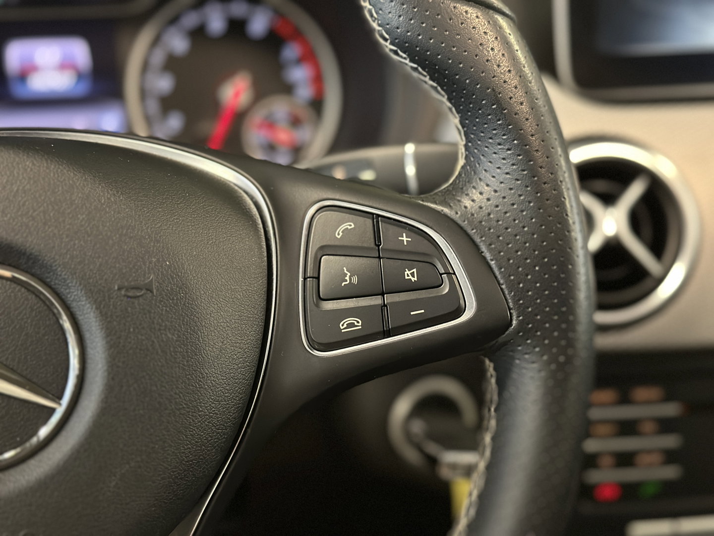 Mercedes-Benz B-Klasse 180 Prestige | Panoramadak | Cruise Control | Parkeersensoren | Stoelverwarming | LED | Isofix |