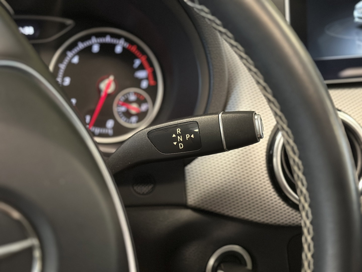 Mercedes-Benz B-Klasse 180 Prestige | Panoramadak | Cruise Control | Parkeersensoren | Stoelverwarming | LED | Isofix |
