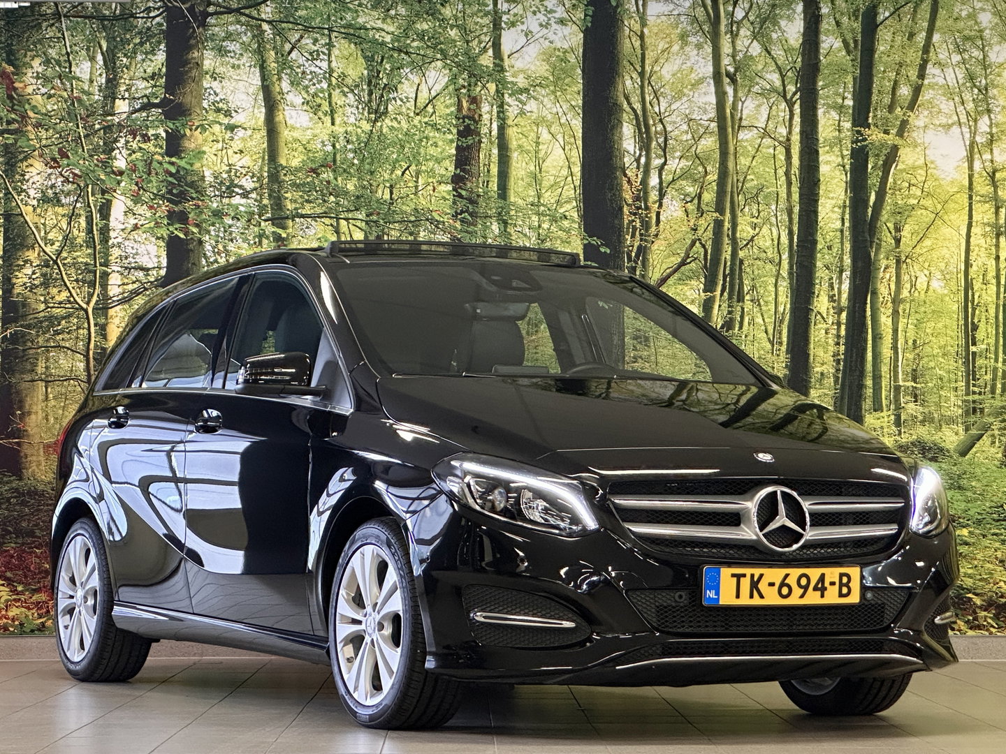 Mercedes-Benz B-Klasse 180 Prestige | Panoramadak | Cruise Control | Parkeersensoren | Stoelverwarming | LED | Isofix |