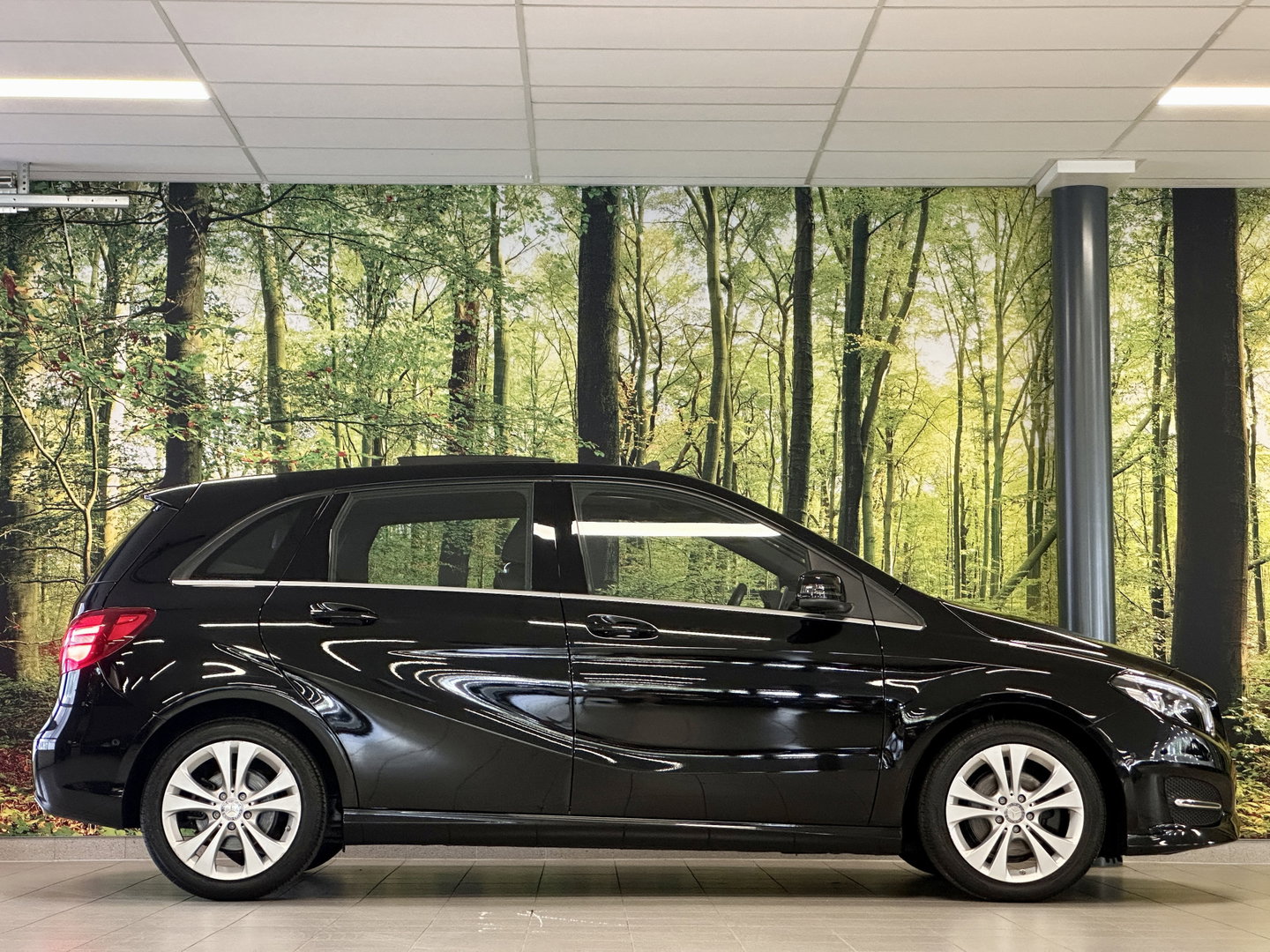 Mercedes-Benz B-Klasse 180 Prestige | Panoramadak | Cruise Control | Parkeersensoren | Stoelverwarming | LED | Isofix |