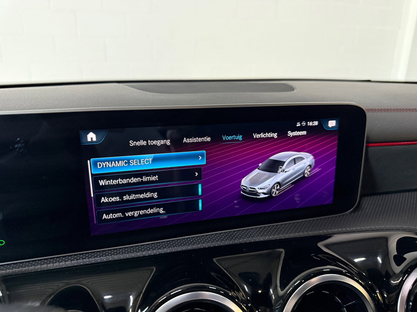 Mercedes-Benz CLA-Klasse 200 AMG *Pano*Trekhaak-elek*Cam